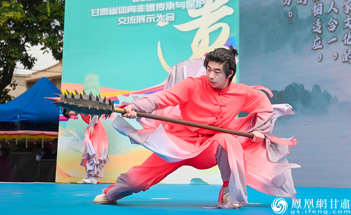 崆峒武术奇兵狼牙棒大开大合、气势威猛